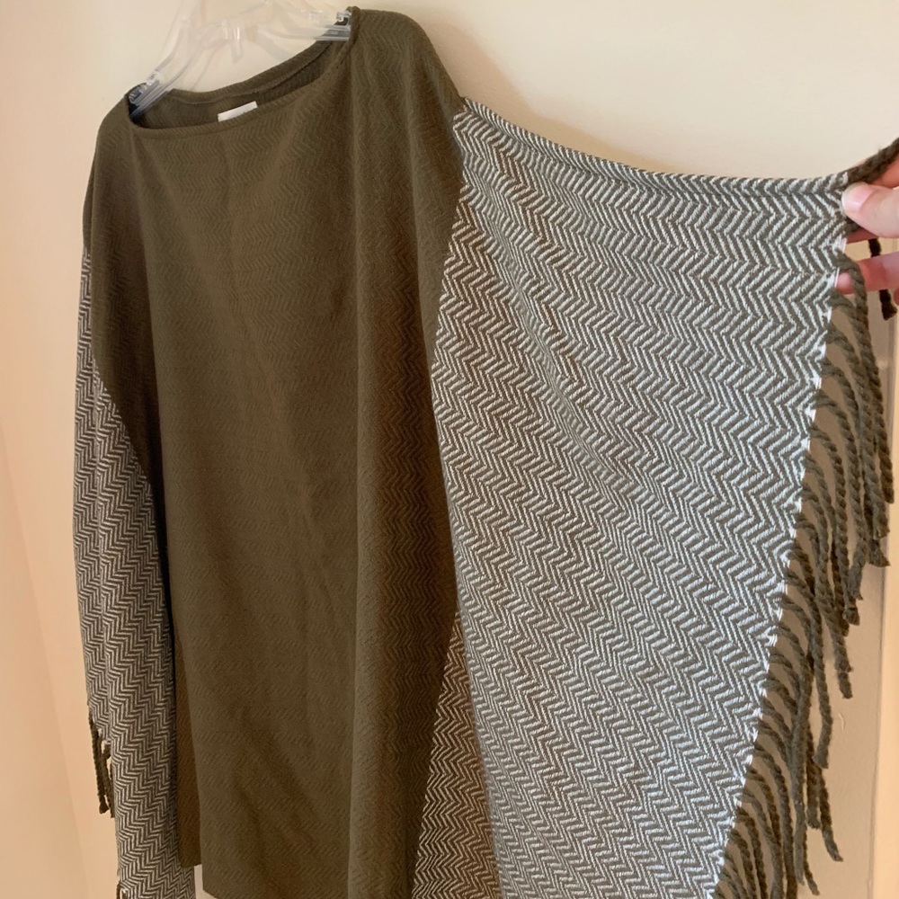 Universal Thread Aztec/boho inspired poncho - Picture 6 of 7